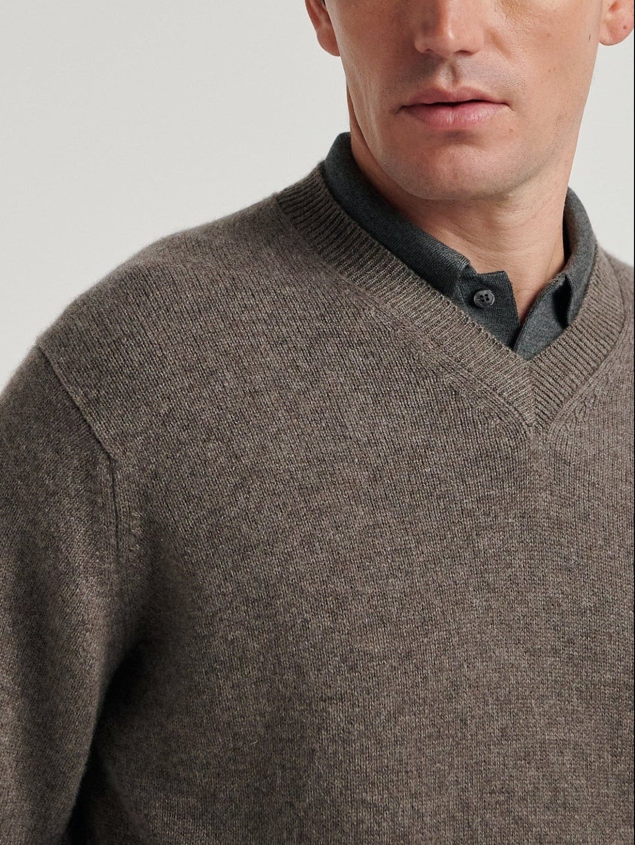Elk 4 Ply Favourite V Neck Sweater - Image 2