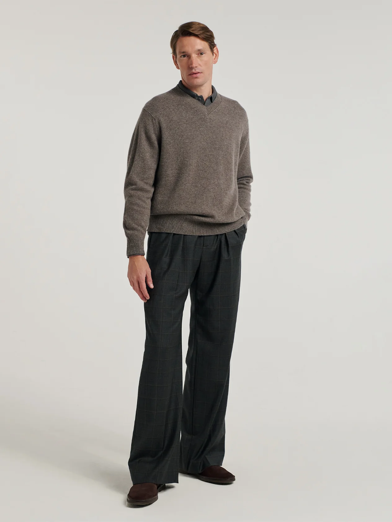 Elk 4 Ply Favourite V Neck Sweater - Image 3