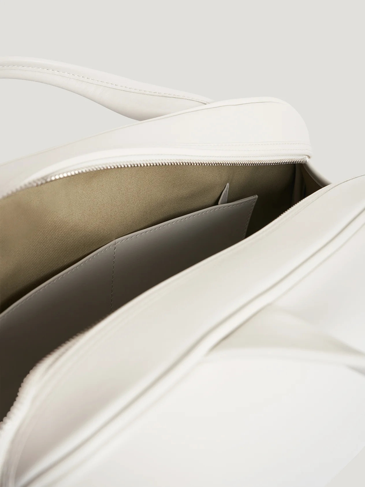White Driver Bag - Image 9