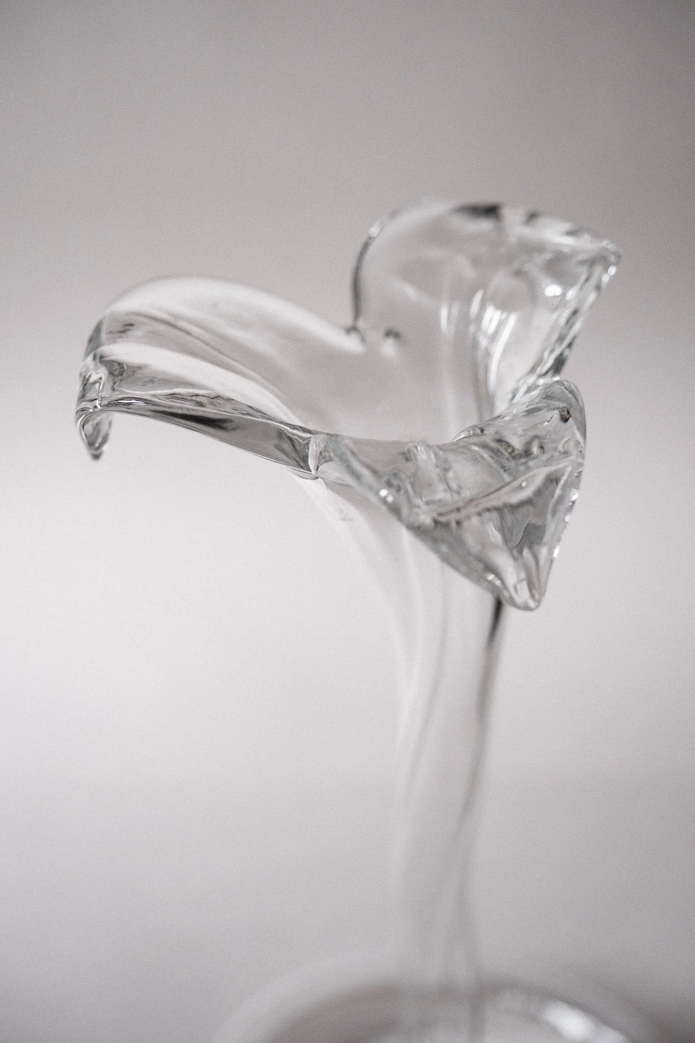 Glass Trumpet Tulip Vase - Image 3