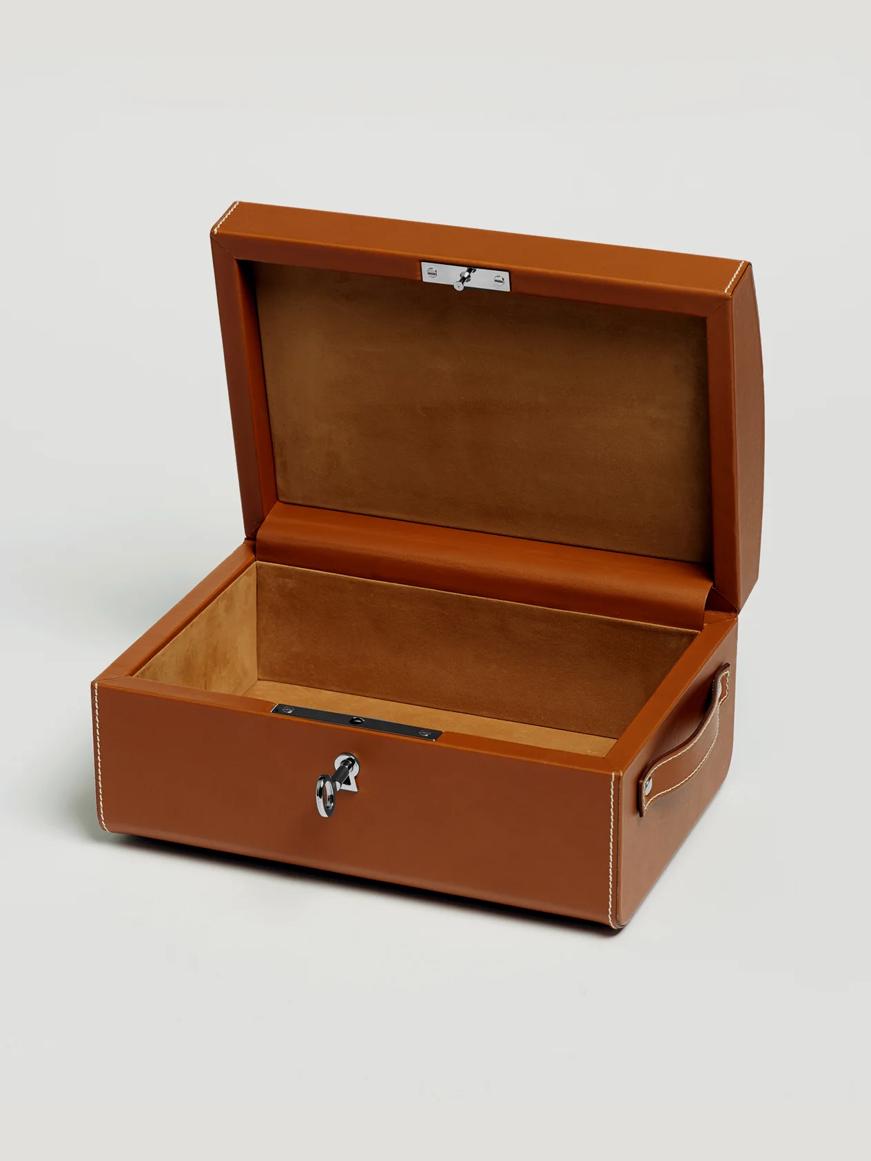 Tan Nomadic Chest with Silver Studs 1904 - Image 4