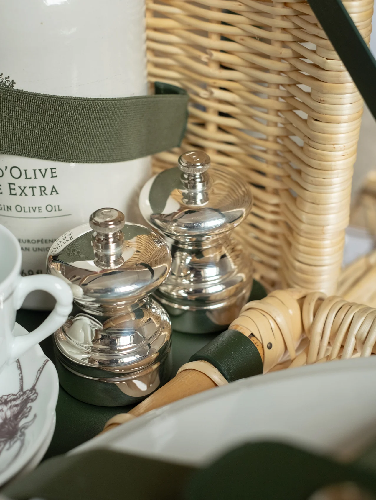 The Connolly Picnic Basket - Image 5