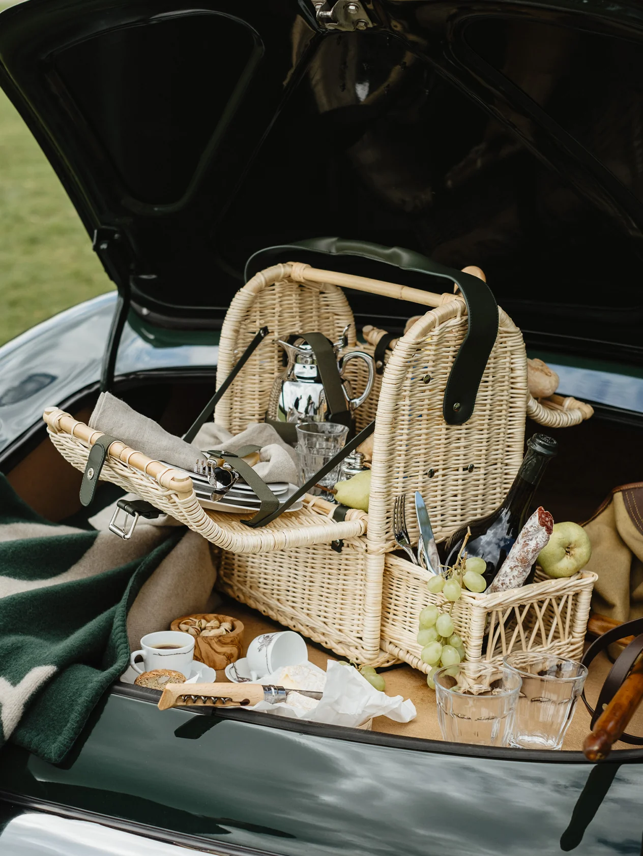 The Connolly Picnic Basket - Image 8