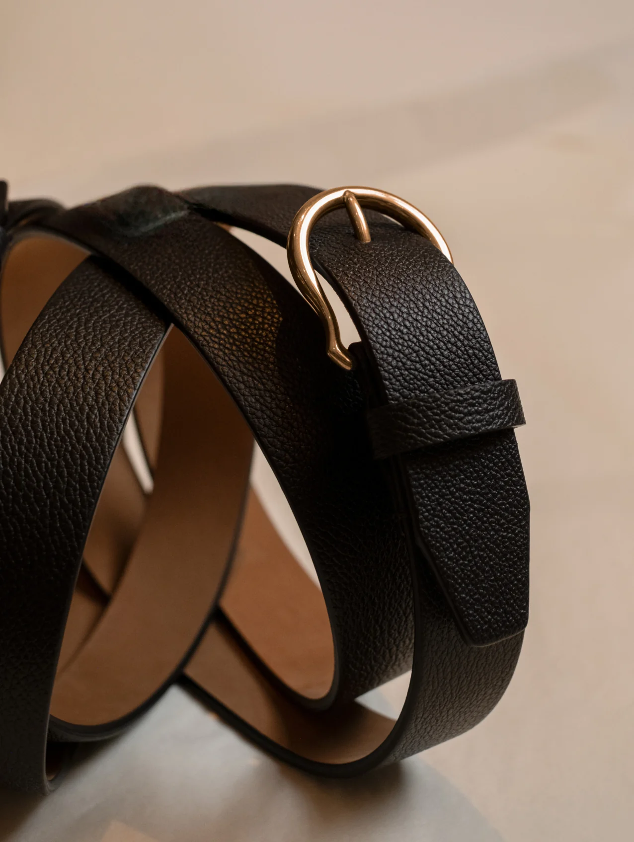 Black Grain Gold Shield Buckle Belt - Image 4