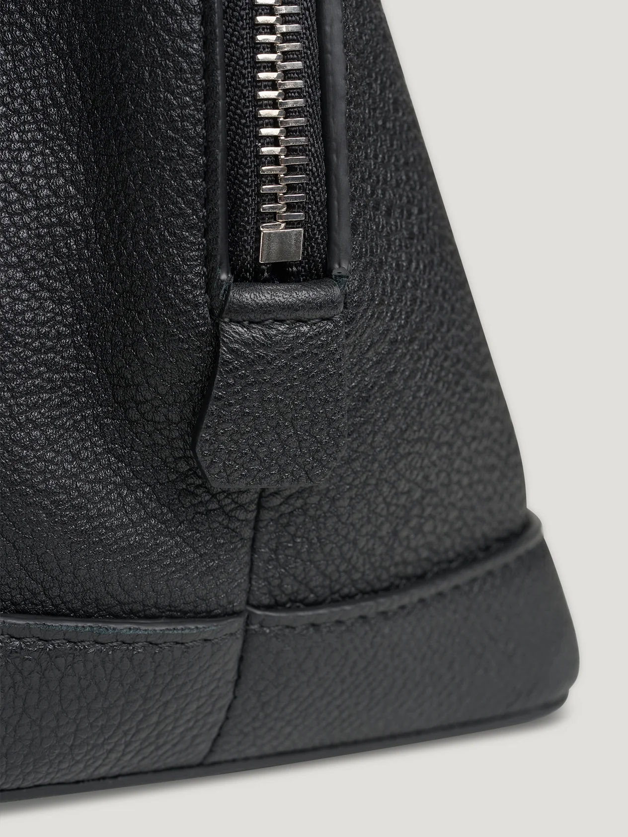 Black Small Washbag - Image 3