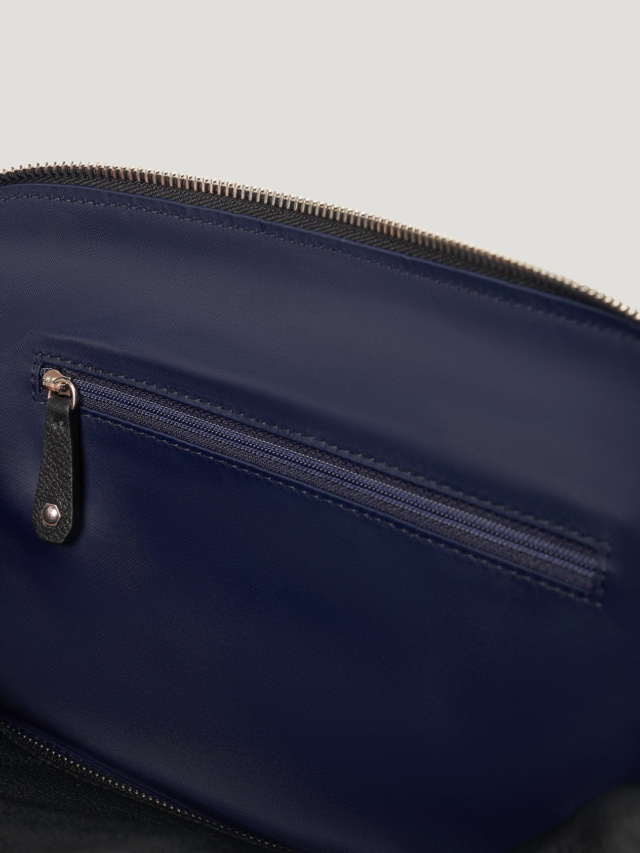 Black Small Washbag - Image 4